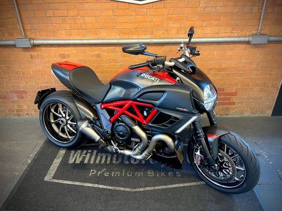 DUCATI DIAVEL CARBON 